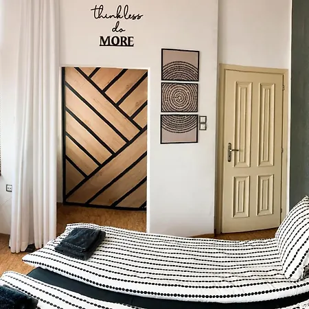 Apartman Two Bedroom - Alexandrovska - Location - Bus, Train And Marine Stations, Next To Sea Garden And